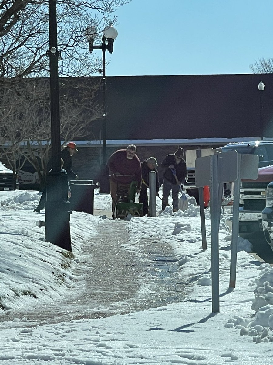 AthensAL_MS's tweet photo. Thank you to Chairman Collin Daly and others from the Limestone County Commission for helping clear sidewalks in downtown Athens @LimestoneCounty @CollinDaly6 @AlabamaCounties #LimestoneStrong #visitnorthal #athensal https://t.co/548IB1uuN6