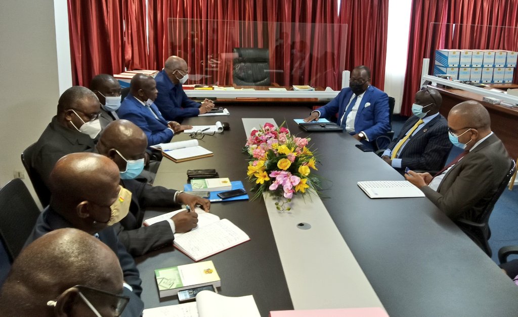 UNOCA_NEWS's tweet photo. Présidentielle du 21 mars au #Congo : le Chef de l'#UNOCA, @LouncenyFall, a répondu aux questions des journalistes après une séance de travail ce 19 février à #Brazzaville avec les membres de la Commission nationale électorale indépendante (#CNEI) présidée par Henri #Bouka. https://t.co/Nu8rPJt2e2