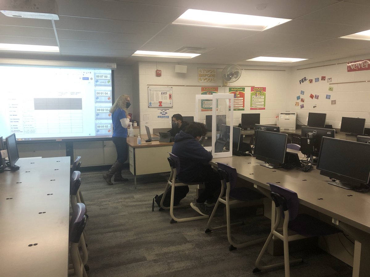 YoSoyLaLay's tweet photo. Love to see a great #collaboration between our #DigitalLiteracy and Lead Tech teachers! 6th grade students are developing #wevideo autobiographies. Great minds at work here at @D33Leman! @WeGoD33 #d33orgullo #d33pride #exploreyourpath https://t.co/a3ldDCysl7