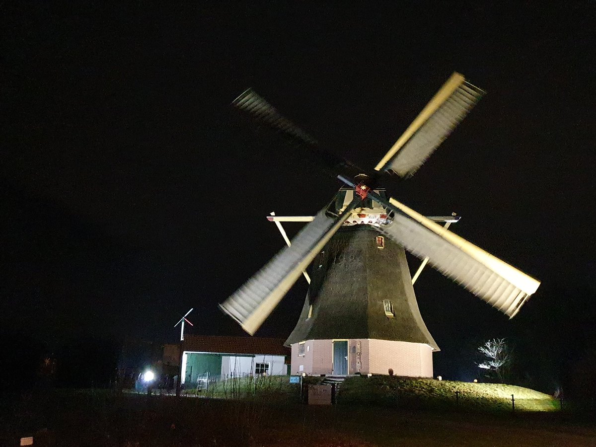 Een prachtige avond om te draaien waarbij je met frisse tegenzin gaat afzeilen, maar met de nog geldende avondklok zit er helaas niks anders op.. morgen weer een dag!