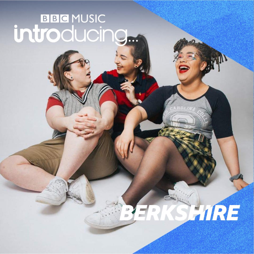 BBC Music Introducing in Berkshire (@bbcintroberks) on Twitter photo Welcome to the show!
This week <a href="/BridgitteTT/">Bridgitte Tetteh</a> is kicking everything off with music from @itscatmarina, <a href="/tayosound/">TAYO SOUND</a>, <a href="/dandliondlion/">DanDlion</a> and <a href="/Gemma_Bradley_/">Gemma Bradley</a>'s Introducing Tip which is <a href="/cherymofficial/">CHERYM</a>
Listen live here: bbc.co.uk/programmes/p09… Welcome to the show!
This week <a href="/BridgitteTT/">Bridgitte Tetteh</a> is kicking everything off with music from @itscatmarina, <a href="/tayosound/">TAYO SOUND</a>, <a href="/dandliondlion/">DanDlion</a> and <a href="/Gemma_Bradley_/">Gemma Bradley</a>'s Introducing Tip which is <a href="/cherymofficial/">CHERYM</a>
Listen live here: bbc.co.uk/programmes/p09…