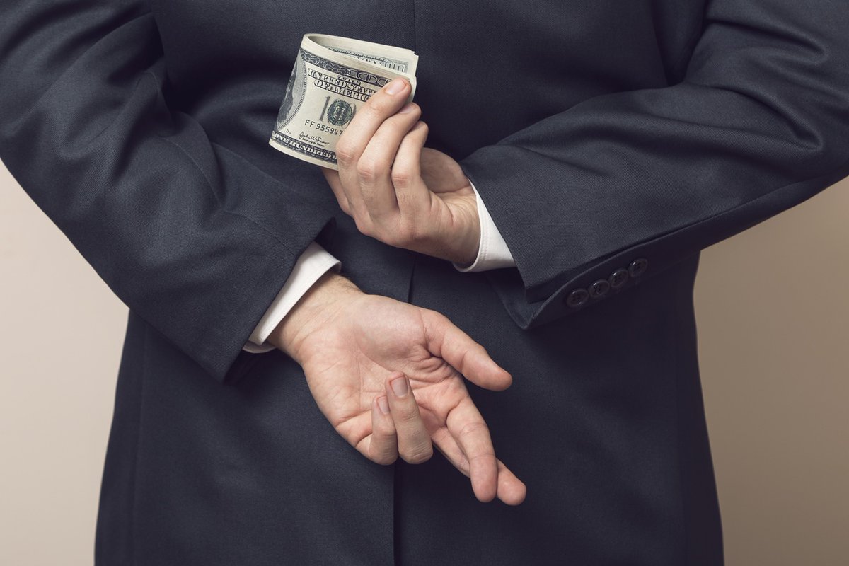 ThePIFeed's tweet photo. This is an amazing article from @wforensics where Leah Wietholter explains WHY Embezzlement between partners is not a crime 😮 🤔  #Embezzlement #crimes

https://t.co/OWU2JiSPrh https://t.co/x4bWa1Ta7W