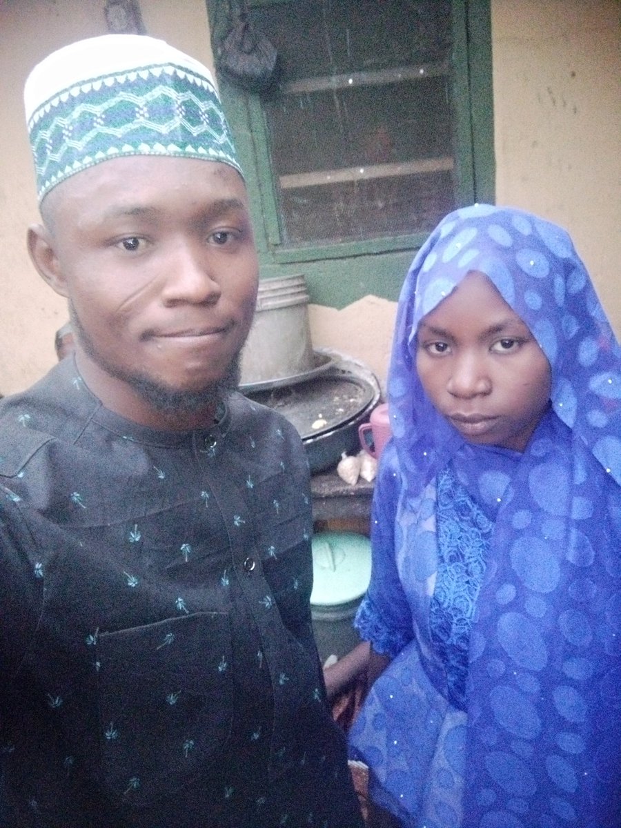 ANAS_SICO's tweet photo. My sister Aisha Muhammad, she's 19 years old. she is a certified Hafizah of noble Qur'an. May the words of Allah she'd studied be a beneficial to her family, friends, children, and the ummah of Rasūlullāh. AMEEN 🙏🏿 https://t.co/ETWHzNMf0E