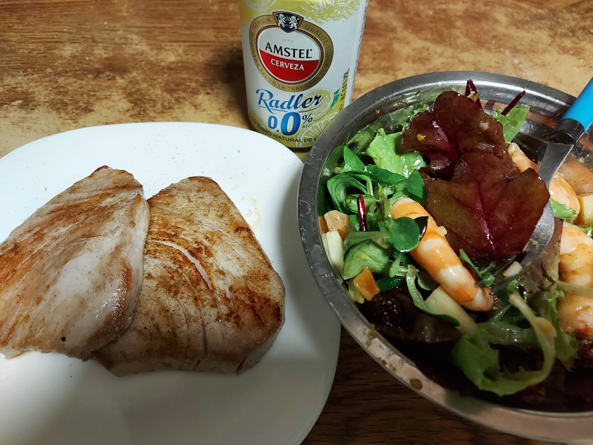 odiositora's tweet photo. #MyDinner
#Salad
#Atun
#QueensDinner https://t.co/NgFgzowFCf