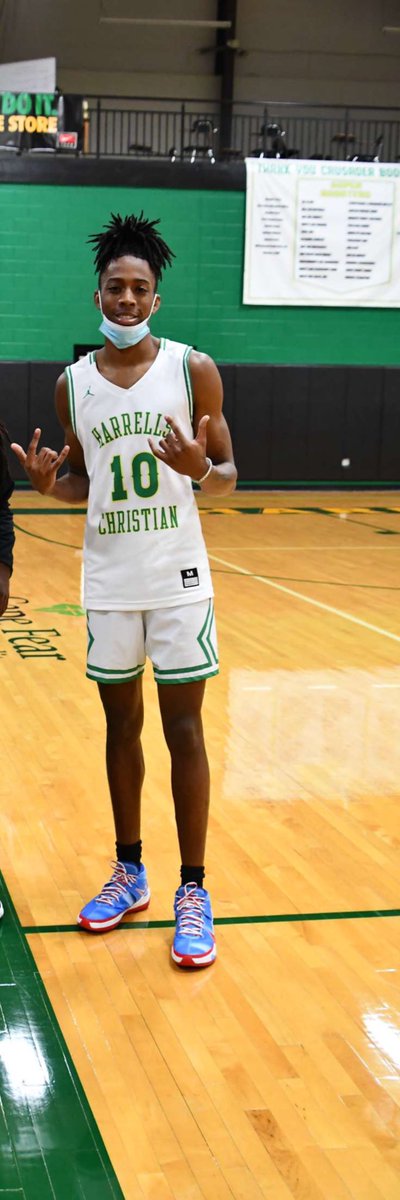 910ty03's tweet photo. Had a great season this year averaging 20 points and 10 rebounds 🖤 many more to come 💯 https://t.co/btINEWsoY3