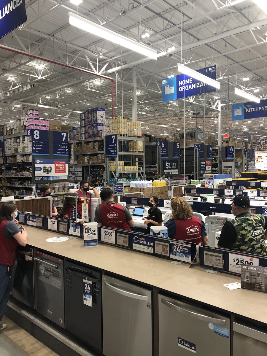 dantep_lowes's tweet photo. Thank you Anesha @WhirlpoolCorp for providing product knowledge on these awesome brands sold @lowes @specialtylowes #specialtyspotlight #Region27 #District1270 #Store2238 https://t.co/PQojmPvCzz