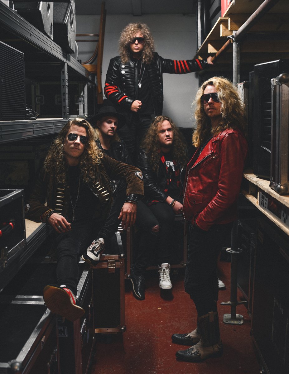 templeballsfin's tweet photo. Twitter followers... you took us by surprise! Thanks for your support here as well! 🙌Keep on streaming the single/video and if you haven't done it already, go preorder your copy: https://t.co/ianeAWTMON

#ThunderFromTheNorth #Pyromide #TempleBalls #ThankYou https://t.co/8gmWJPBzqI