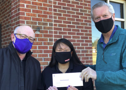barnhartcrane's tweet photo. Amanda Durbin, Barnhart Benefits Manager, delivered a Community Care Grant check to Golden Cross. 

Learn more about GOLDEN CROSS Senior Ministries - https://t.co/NH1CJeZMwd

#CommunityCare #LifeAtBarnhart #Community #BarnhartCares #TN #Barnhart https://t.co/arloimWYaA