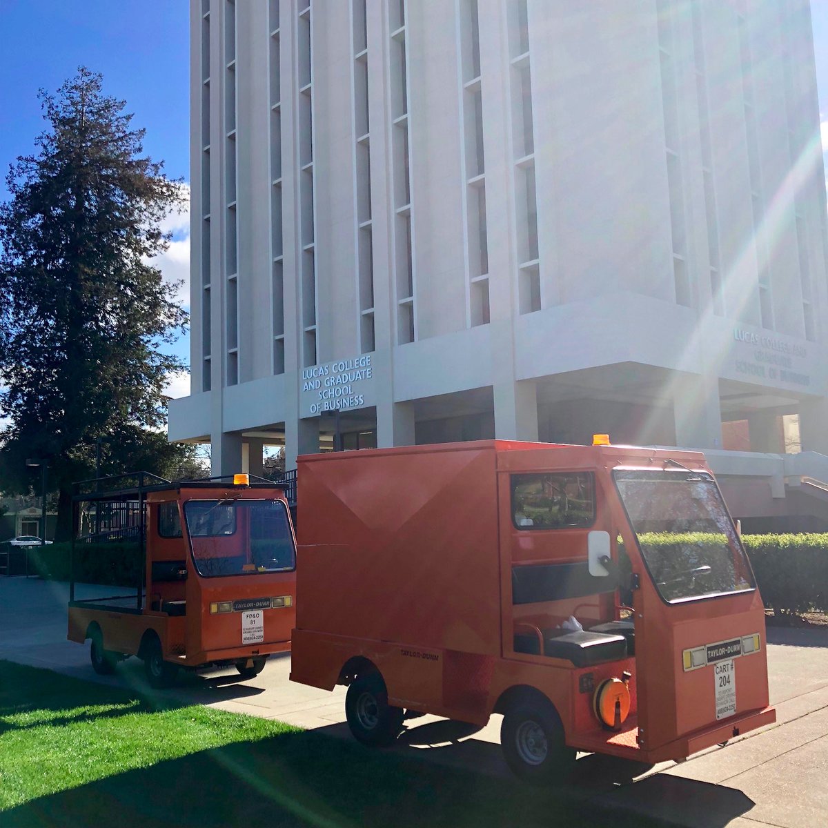 sjsugreencampus's tweet photo. Friday Fun Fact: SJSU has a “green fleet” of 108 electric maintenance carts. 
.
.
.
#fridayfunfact #sjsu #sjsugreencampus #sjsusustainability #greencampus #greenfleets #electriccarts https://t.co/MPn7Rx16GJ