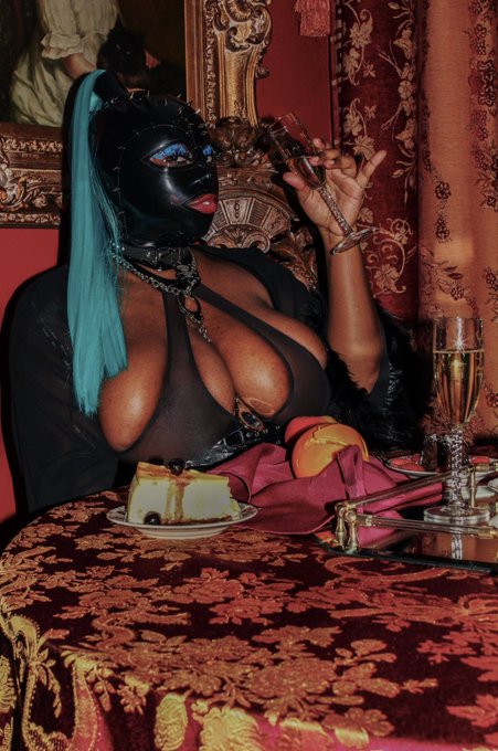 today&rsquo;s my birthday 💋 https://t.co/CPf9ut5RlQ