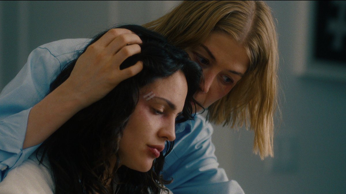 NetflixBrasil's tweet photo. Por trás de uma grande mulher, existe uma outra grande mulher. Esse casal 😍😍😍
🎥: Eu Me Importo https://t.co/0hZQoXkpLD
