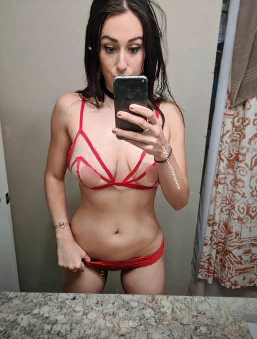 Mirror and selfie pics to warm up your day 🌡️🌶️🔥 https://t.co/1wZ10CqbHs
