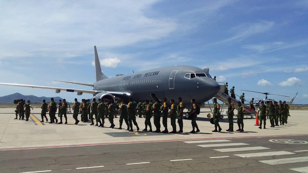 AlvaroRuelasE's tweet photo. He sido testigo de la entrega, el compromiso, la lealtad y el patriotismo de nuestro ejército. Durante emergencias, en seguridad y labores humanitarias. Gracias por su entrega !!! https://t.co/PprIN1CPRV