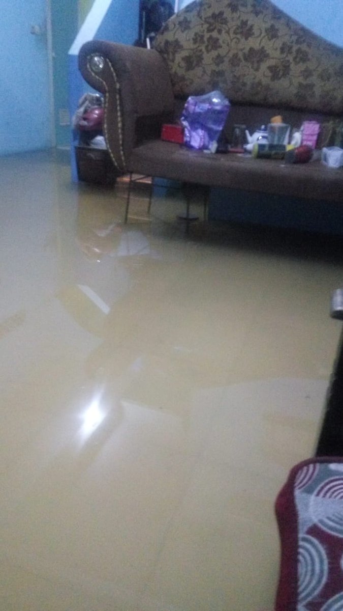 03.27: Banjir di Kelapa Dua Wetan, RT 13/RW 02, Kec. Ciracas, Jaktim. (Bpk Gesang) #ElshintaTetapMenyala
#HUT21Elshinta