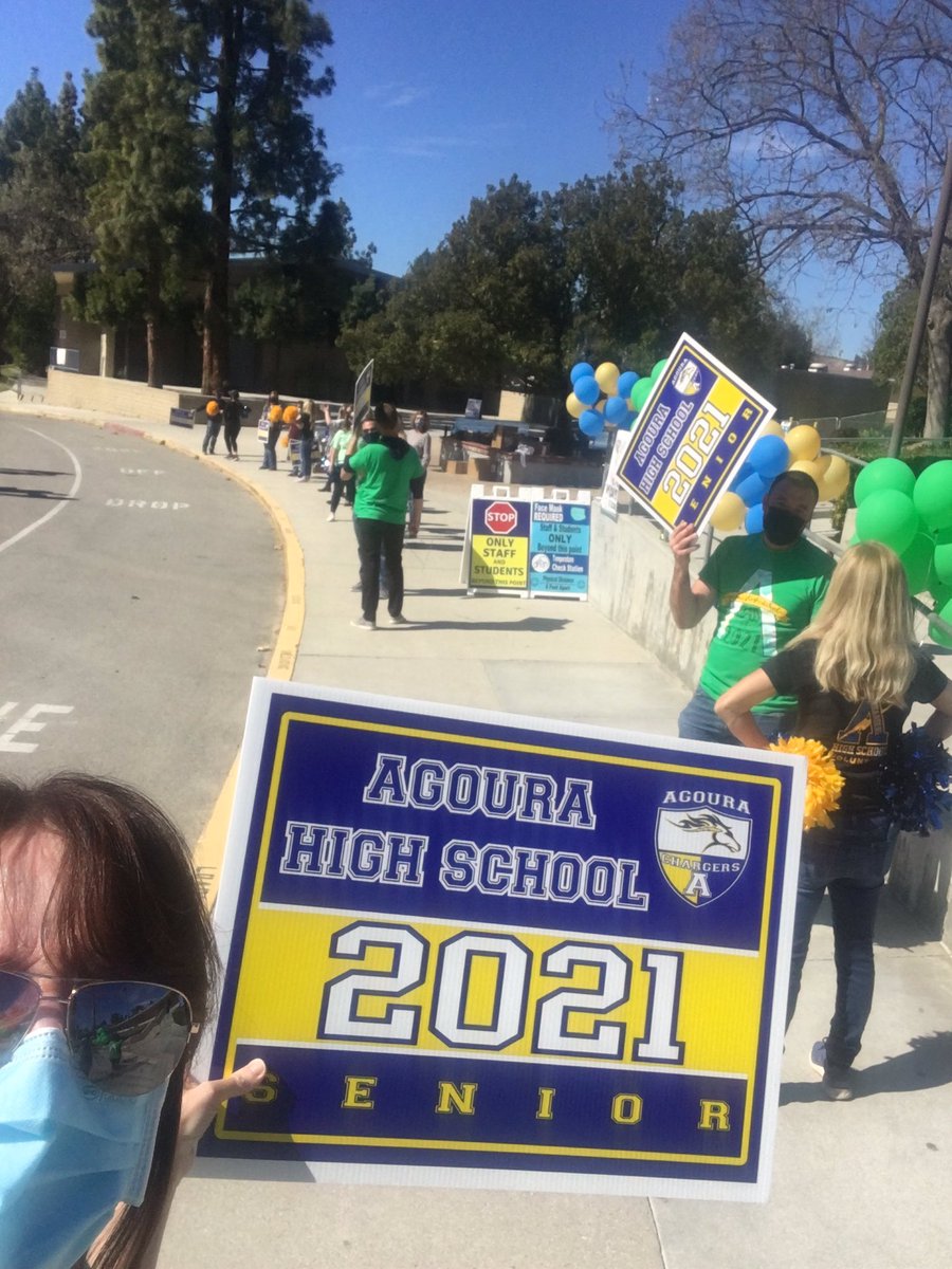 Senior lawn sign giveaway going on now at AHS! Congratulations Senior class of 2021! #lvusd @lvusd