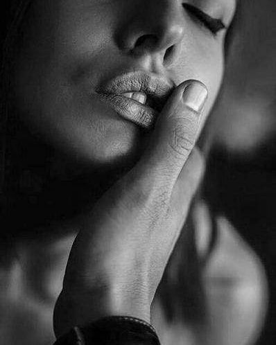 Nabigo2's tweet photo. La poesia è una carezza sul viso e con la rima può essere pure baciata, la donna amata.
#giocodiparole
📸web https://t.co/7TBcgab49y