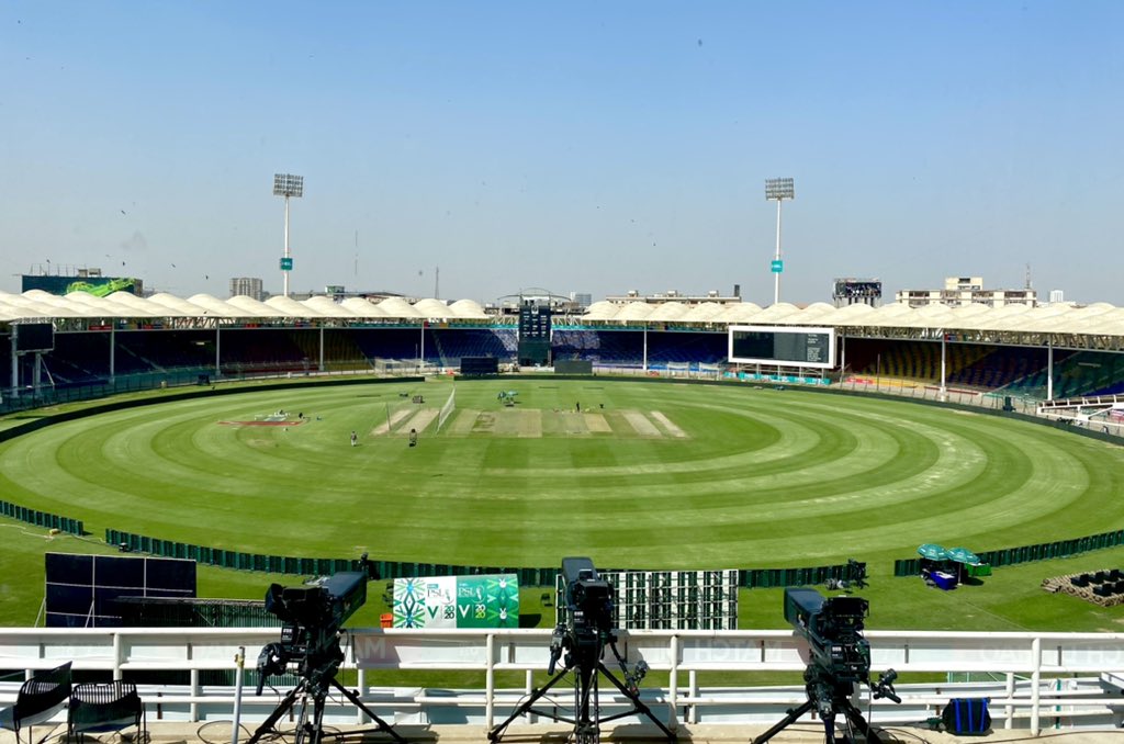 PakistanAzm's tweet photo. In times like this, it sure is a blessing that we have #PSL2021 to look forward to. Thank you PCB for making it possible. #Pakistan Wishing everything goes well and we get to see a full stadium one day. https://t.co/SS5y83LoPy