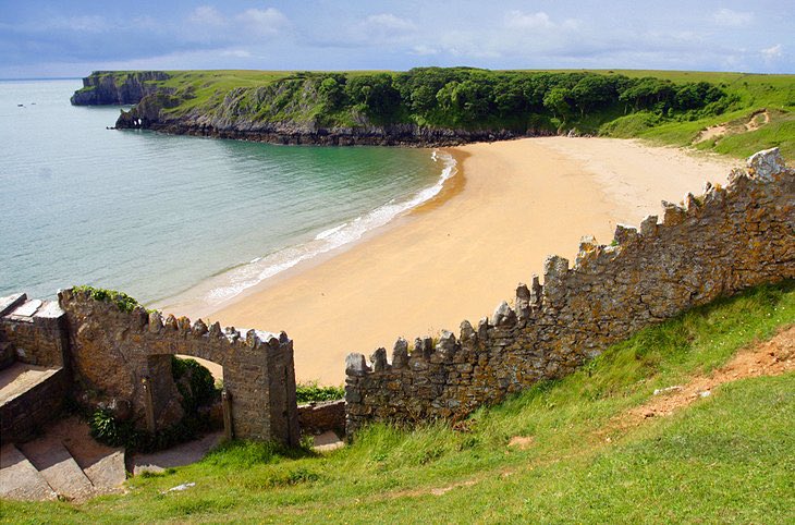 ScottWi01800329's tweet photo. Day 3 is the Pembrokeshire national park in 🏴󠁧󠁢󠁷󠁬󠁳󠁿. This is the only coastal national park in the Uk and has over 186 miles of stunning coastal walks with 50 beaches. @visitwales @UlsterBizSchool @PeterBolan #ITTM #WALES #Pembrokeshire #STAYCATIONS ⛰🏴󠁧󠁢󠁷󠁬󠁳󠁿🏝 https://t.co/DtXEQqK4Ps