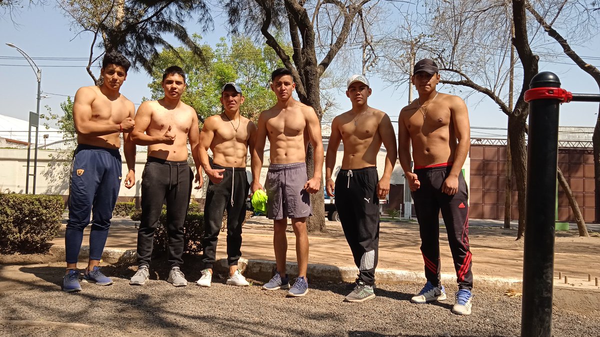Val34575816's tweet photo. Dándole placer al cuerpo.
Pura calistenia.
Barras Plutarco
#calisthenics #streetworkout #fitness #pontefit #kengurupro #deporte #estilodevida #Foto https://t.co/53eZPV0yEp