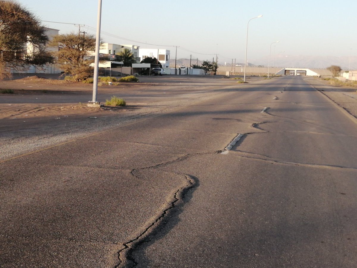 إلى وزارة النقل .
هذا الطريق أنشئ منذ اكثر من ثلاثون عاما بالمعالجة السطحيه يربط بلدان الواصل والظاهر بولاية بديه بطريق الشرقية السريع وصولا إلى ولايات وادي بني خالد ودماء والطائيين.
مطلبنا هو التعجيل لصيانته والا سيصعب مرور المركبات عليه قريبا . <a href="/mtcitoman/">وزارة النقل والاتصالات وتقنية المعلومات</a>
<a href="/northshrmrmwr/">‏بلدية شمال الشرقية</a>