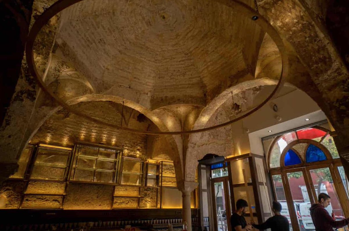 SurfaceMag's tweet image. A dazzling 12th-century Islamic bath house has been uncovered in a Seville tapas bar. #designdispatch

surfacemag.com/articles/time1…