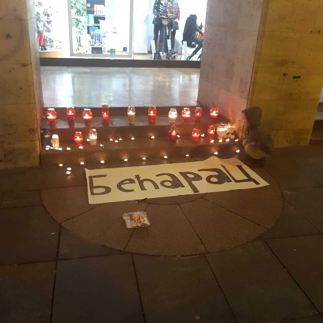 "Da mi je još jedared proći Ilicom
Pa da bećarac našvrljam ćirilicom..."

Zagreb večeras 💙