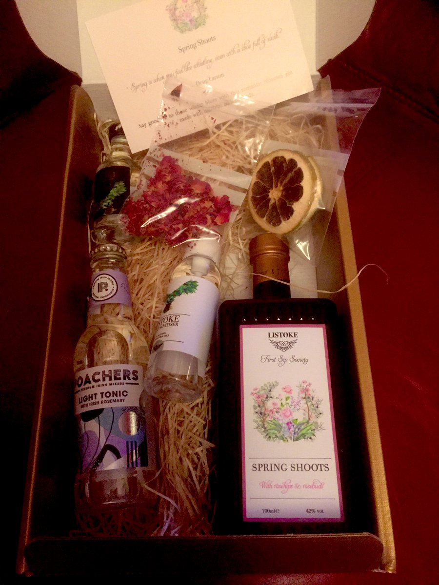 GeraldineLavin's tweet image. Delivered just in time for the weekend, thanks @listokedistill #FirstSipSociety #IrishGin #SpringGin #Spring #SpringHasSprung