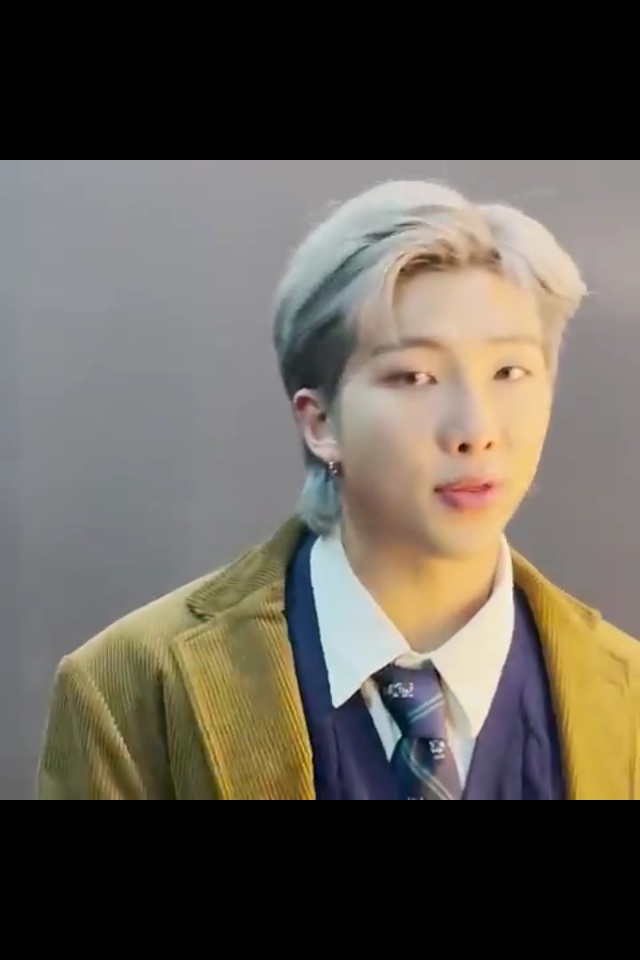 Ben artık bu çocuğa bir şey diyemiyorum. Yeter be yeter Kim Namjoon biraz insaf! Bu kadar tatlı olma bu kadar güzel olma ❤️💜💜
