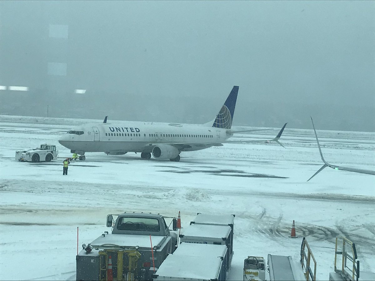 ClarissaAtUA's tweet photo. Who forgot to warn me about the Ice and Snow in PDX 🤣!
Another Safe operation this weekend despite the weather.  #TeamPDX https://t.co/BveEKLr8gq