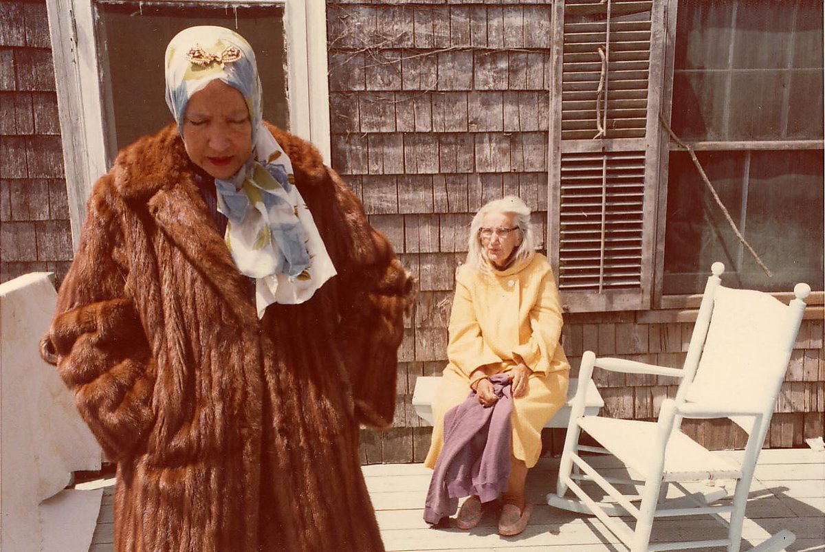 RyanEberhart3's tweet photo. Grey Gardens premiered 45 years ago today....
#motherdarling #bigedie #littleedie #GreyGardens #staunchcharacter https://t.co/iQhY81p8h1