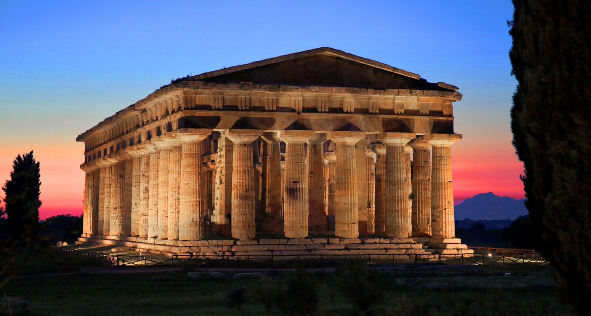 RuidoHistorico's tweet photo. Paestum era o nome romano da cidade grega Poseidonia, dedicada a Poseidon e fundada pelos gregos no século VII a.C. no sul da Itália, região conhecida como Magna Grécia. Sua proximidade com a ciadade de Pompeia cria o passeio perfeito para amantes de história antiga.
#Historia https://t.co/1UqJ2CarQv
