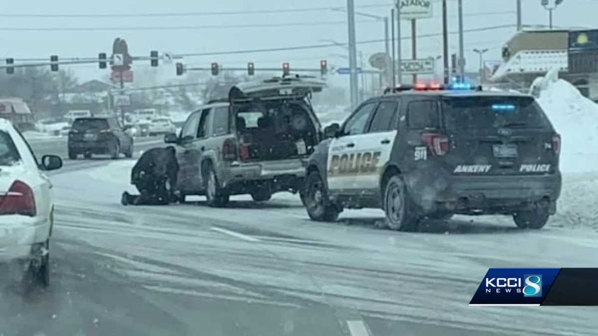 CollisionAnkeny's tweet photo. Sharing this wonderful act of kindness by an Ankeny Officer! https://t.co/hTY5RX9Blx 

#DSMUSA #collisionrepair #autobodyrepair #ankeny #ankenyia #kindness #community #AnkenyPD #feelgoodfriday https://t.co/qwWx0UJu5q