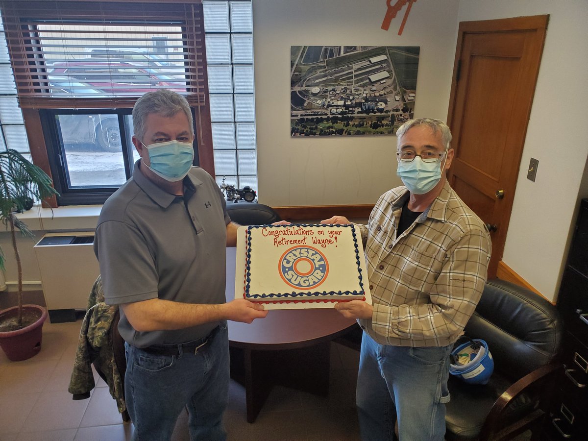 CrystalCoMelani's tweet photo. We are saying "See you later" to one of our Process Technicians after 19 years with @CrystalSugarCo.
Wayne, (right) thank you for your dedicated services! You will be missed!
#SweetRetirement #MoorheadFactory https://t.co/MGi5OQkol2