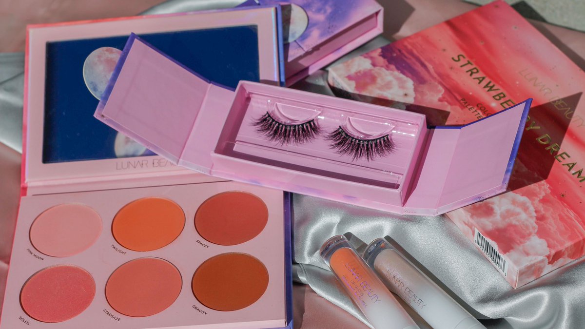 LunarBeauty's tweet image. it’s #Giveaway timeeee🤩 retweet and follow @lunarbeauty to enter!! winner will be announced monday📆 good luck beauties✨ #lunarbeauty 🌙