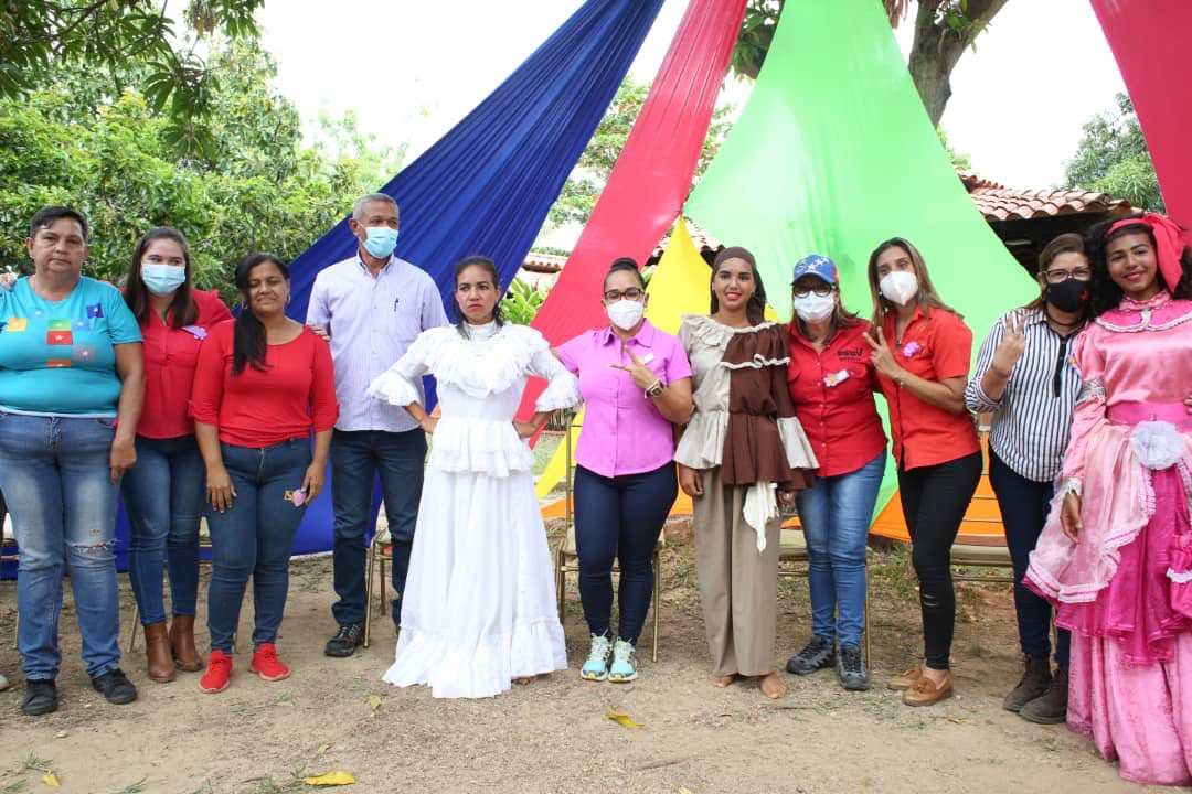 Gob_Cojedes's tweet photo. #EnFotos📸|| En el Congreso Bicentenario de los Pueblos, Capitulo Mujeres, participaron más de 150 mujeres de las distintas fuerzas territoriales. https://t.co/W7uwzgrjn3