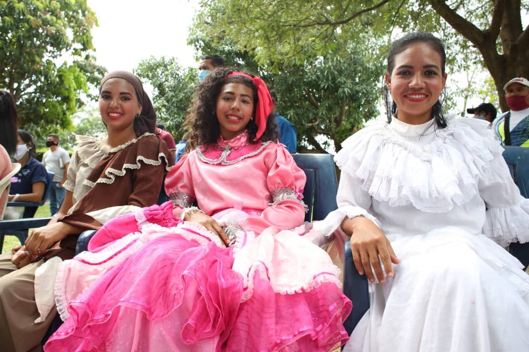 Gob_Cojedes's tweet photo. #EnFotos📸|| En el Congreso Bicentenario de los Pueblos, Capitulo Mujeres, participaron más de 150 mujeres de las distintas fuerzas territoriales. https://t.co/W7uwzgrjn3