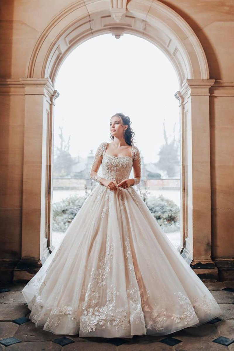 Disney has dropped its Beauty and the Beast-inspired wedding dress collection and it's *so* chic: trib.al/pFIpeWT 😍