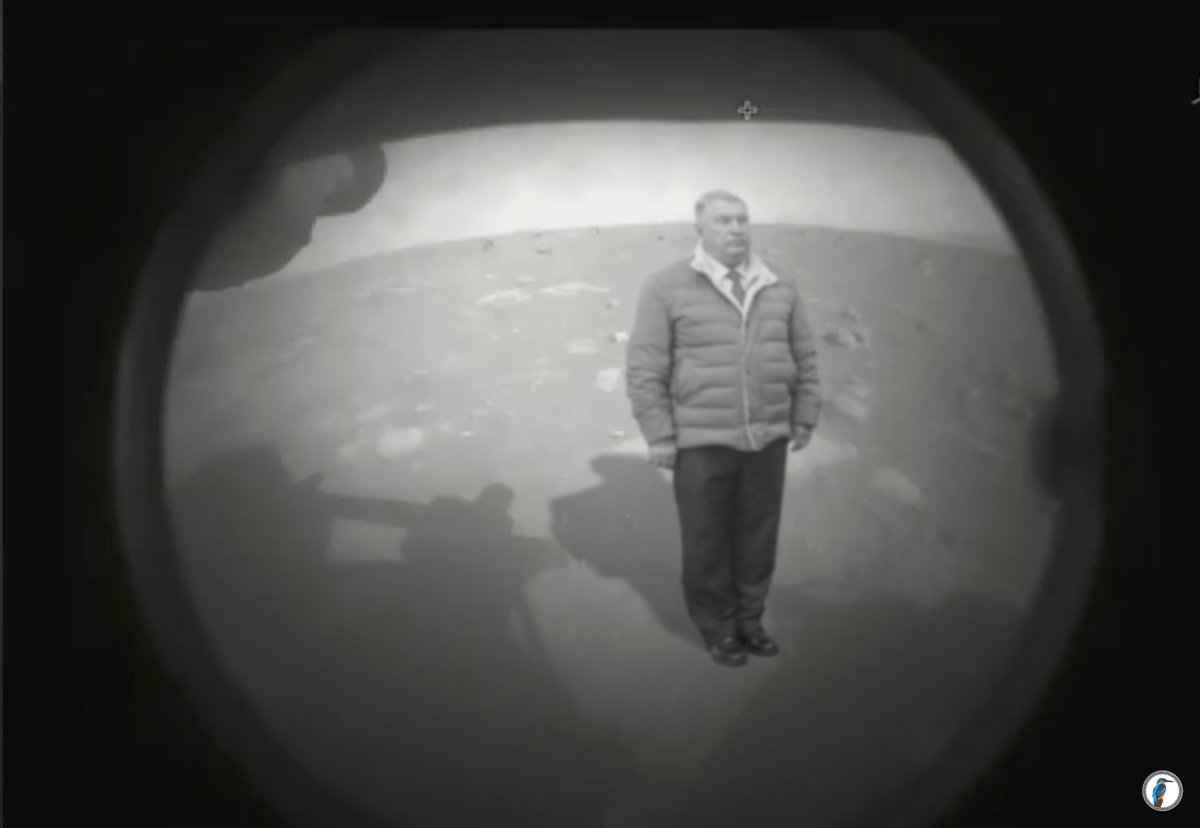 Дмитрий рогозин на марсе. Этот человек стоит неподвижно уже час. Монстры сайлент хилл в тумане. Анонимус военкомат в глазке. Он стоит за дверью уже час оригинал.