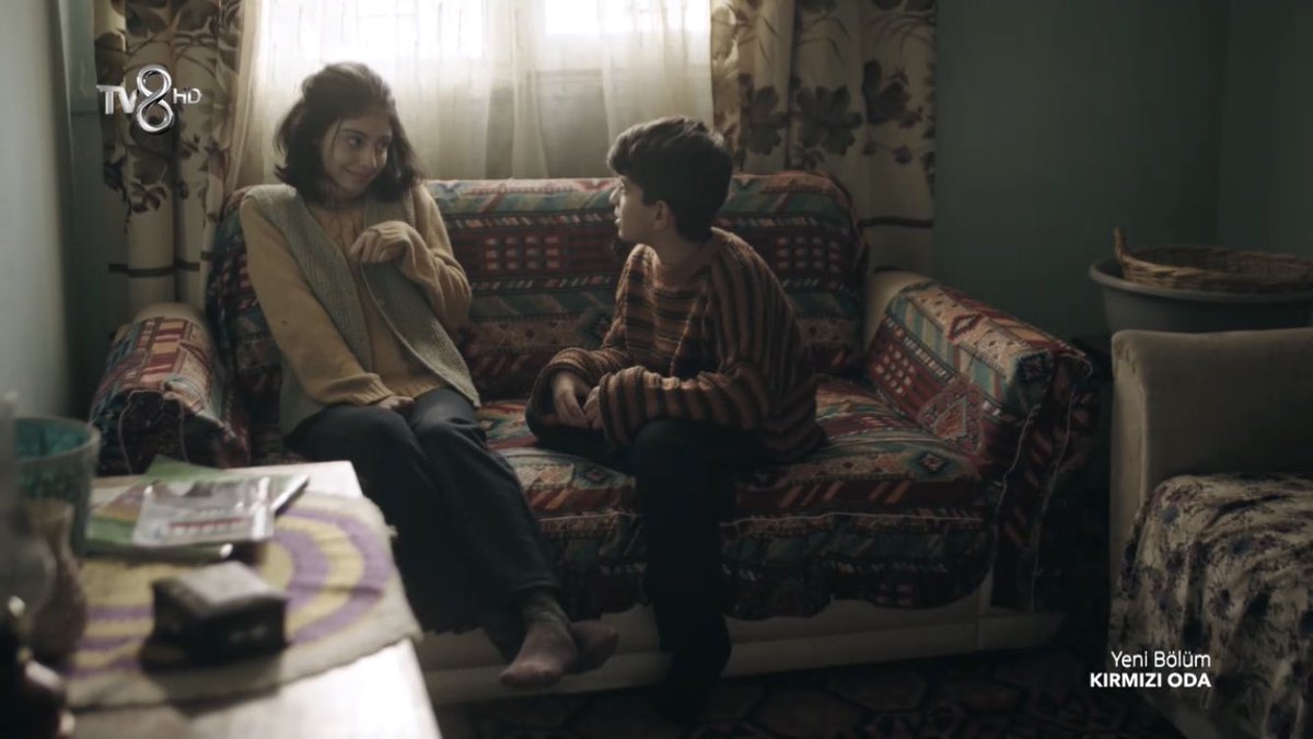 Çocuksun, neler yaşamışsın ama kalbindeki o merhamet. Yaş kaç olursa olsun merhamet insana en çok yakışan şey.
#KırmızıOda