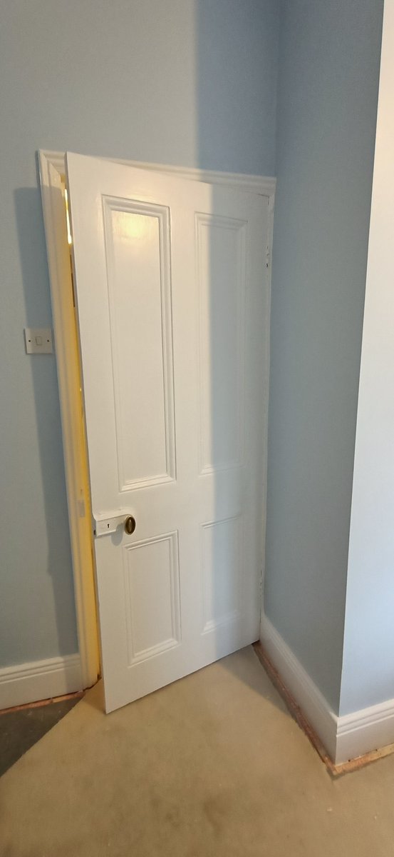 brooksdecor71's tweet image. Bedroom completed today.
Ceiling - Macpherson Vinyl Matt
Walls - Valspar v700 Mid Sheen
Woodwork - @JohnstonesTrade Aqua Guard Satin.
Radiator is being replaced and surprisingly the Valspar wasn't as bad to use as my previous experience.

#painting #decorating #whitleybay