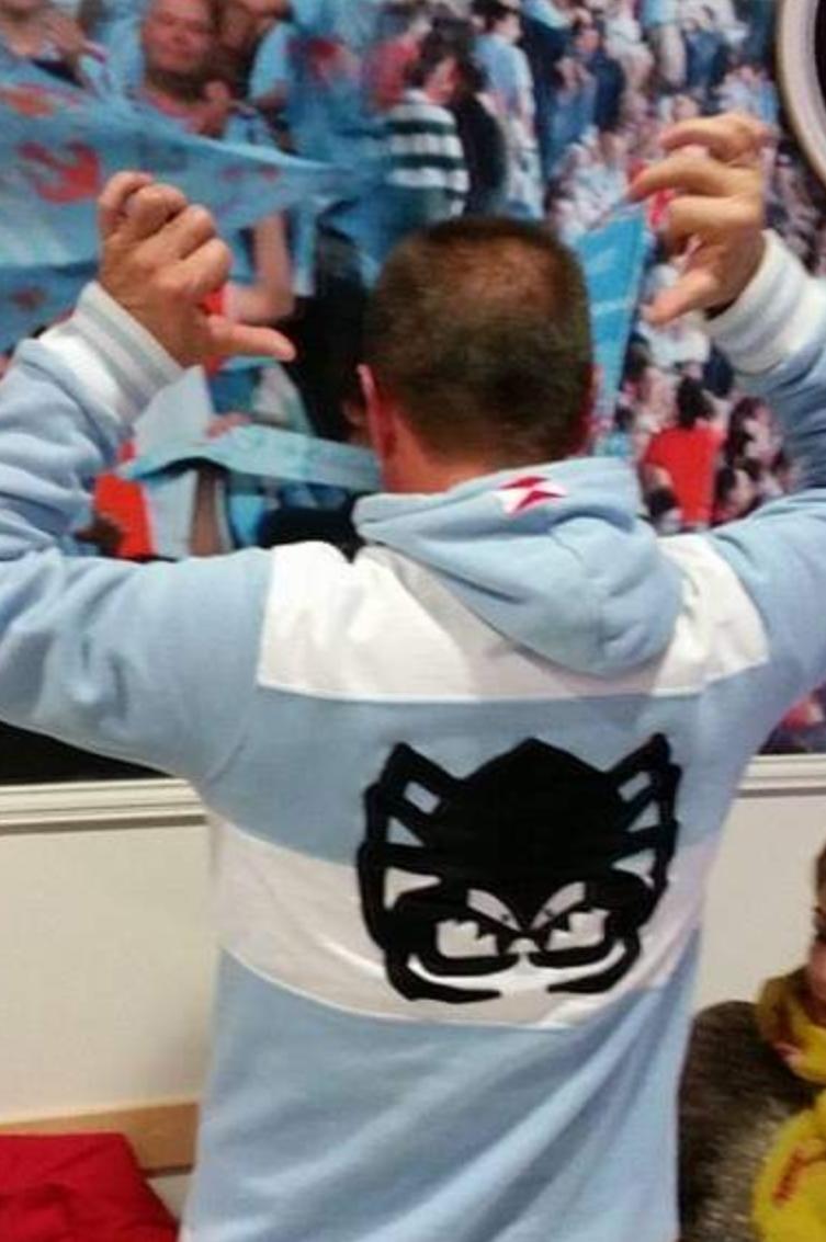CentolosdoCelta's tweet photo. Nestes días, toca reflexionar.
Que importante é valorar o tempo que pasamos cos nosos. Gozar cada segundo, cada vaso compartido e cada broma.
Lembramos os goles de Aspas ou as xogadas do equipo. Pero o que fai que isto mereza a pena é estar coa nosa xente.
Sede felices. https://t.co/BBN2pm2kZH