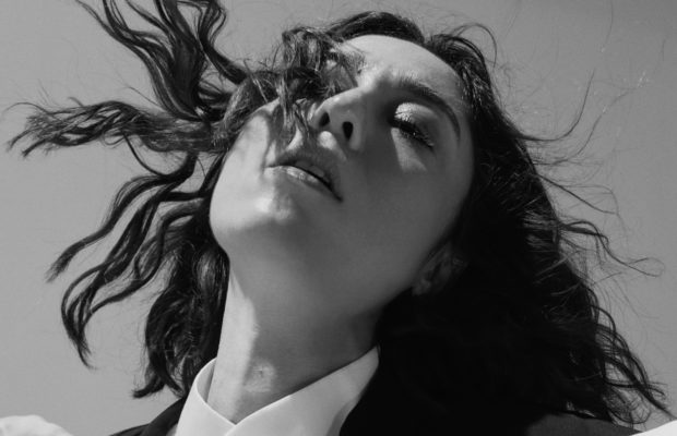 "Hiç anlatmadım sana oysa. Daha çok hikayemiz vardı."