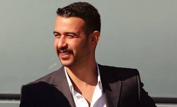 Açılım saçmalığıyla bayrağına, vatanına, sınırlarına göz diken hain itlerle mücadele ederken şehit edilen #FıratYılmazÇakıroğlu...

Selam sana, ey yılları heba olan genç!