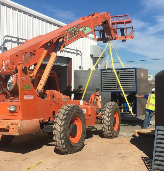 hauckarch's tweet photo. Need heavy equipment to set heavy equipment @MotosonoraBrewing

#Tucson #TucsonCraftBeer #BuildABrewery https://t.co/2xepYoNFwi