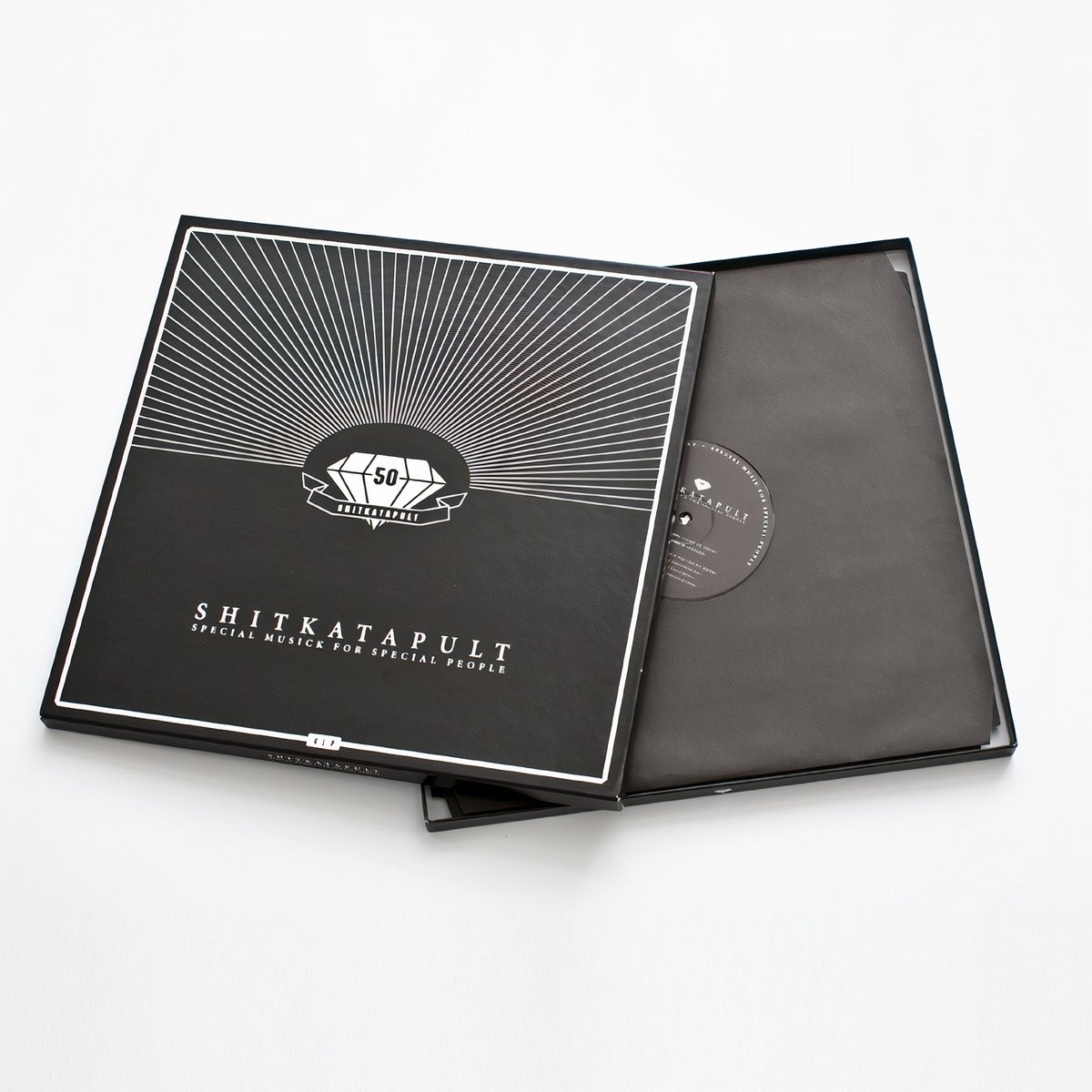 CarstenAermes's tweet photo. Some more record sleeve designs I did for @Shitkatapult  between 2002–2007.

#recordsleevedesign #vinyl #recorddesign #graphicdesign #carstenaermes #shitkatapult #sleevedesign #recordcoverdesign #kioskroyal #andersilar #phono https://t.co/2NvgU07IBV