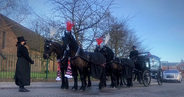 English_Lewis's tweet photo. Such a beautiful send off yesterday for my Dad! His love for @SunderlandAFC shone through with the red and white plumes alongside the scarfs hanging from the horses 🤍❤️ https://t.co/zKNiz3Fa4o
