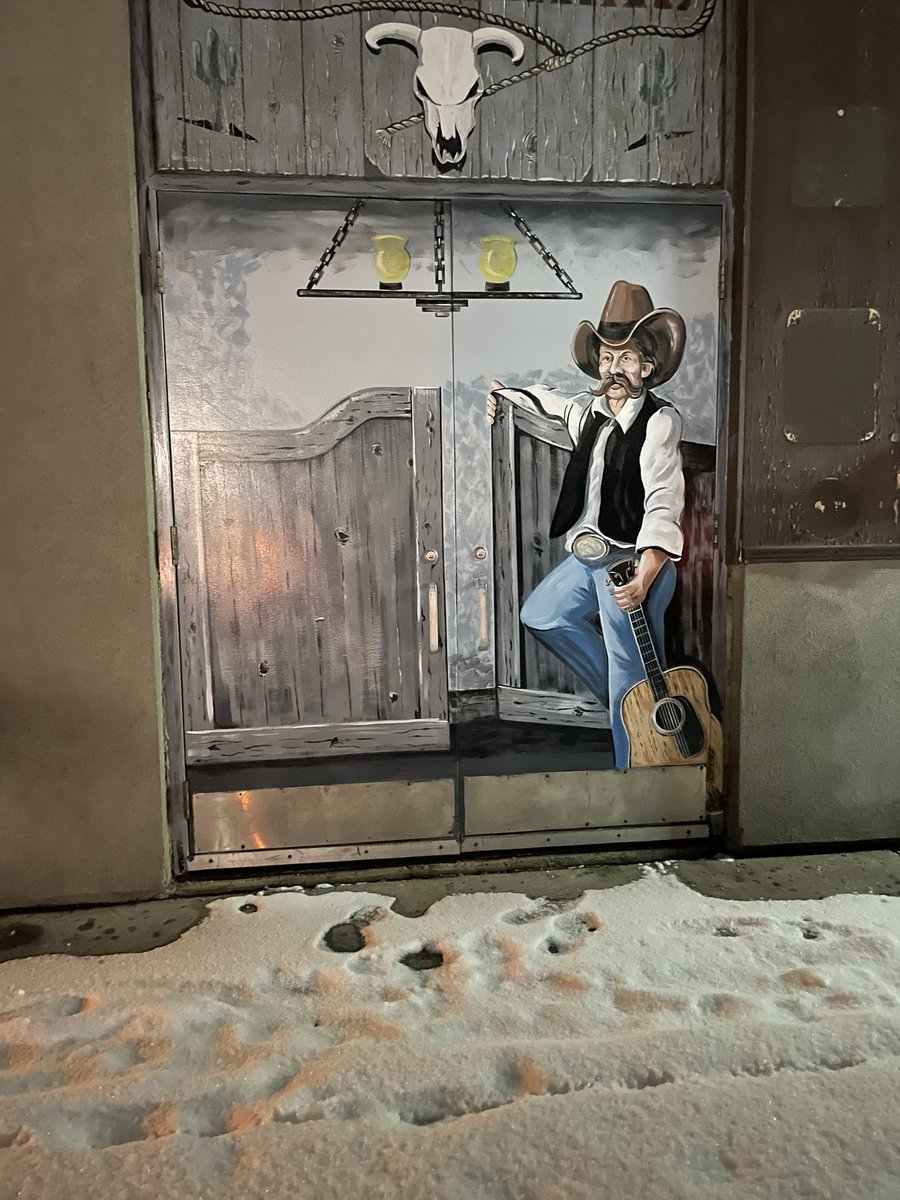 DRPSCEDiv's tweet photo. Officers are checking plazas in the area of Simcoe St S in response to community complaints of suspicious activity. This is the only suspicious person found in this plaza. #Cowboy #DRPS_Tweets https://t.co/u8pHuGliv2