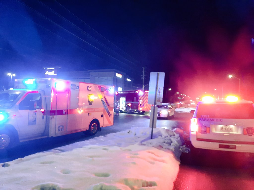 DRPS's tweet photo. #DRPS_tweets
Motor Vehicle Collision
-we are on scene at Harwood Ave N and Rossland E @TownOfAjax
-2 veh collision
-2 parties going to local hospital with minor injuries
-members of @DRPSWestDiv investigating
-charges pending
#DriveSafe
#DurhamVisionZero https://t.co/udsOr9pxT2