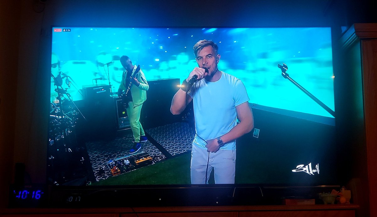 KarelHering's tweet image. Nice choice to end it with 'Tribute'.
#311streamsystem