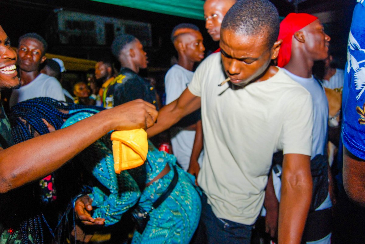 ibadmanwhiz's tweet photo. #CashoutVibs
Party all night. 
#portharcourt #PartyOnAFriday 
@Omarwhite4 @MaxwellBriggs10 
#ibadmanwhiz #whizkelly https://t.co/rDC3xfoN3s